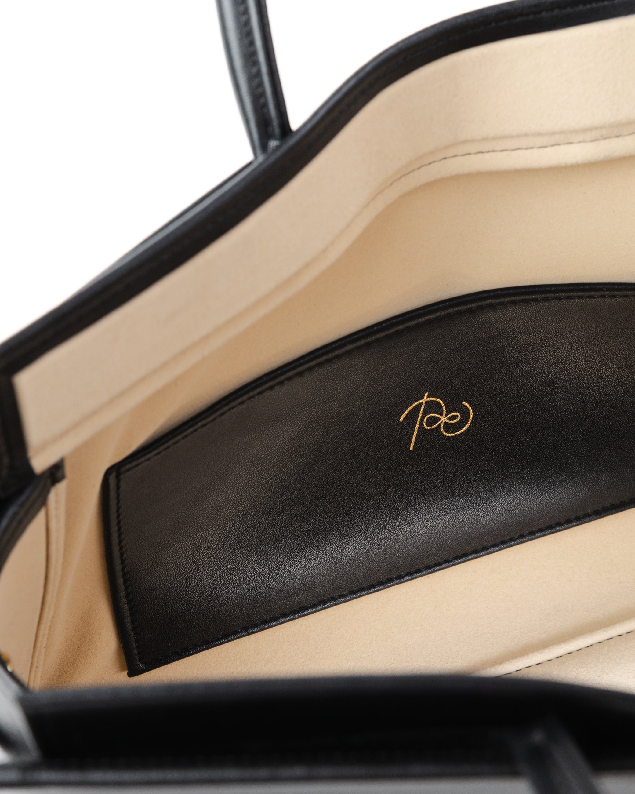 Object №03 Bag Medium w czarnym