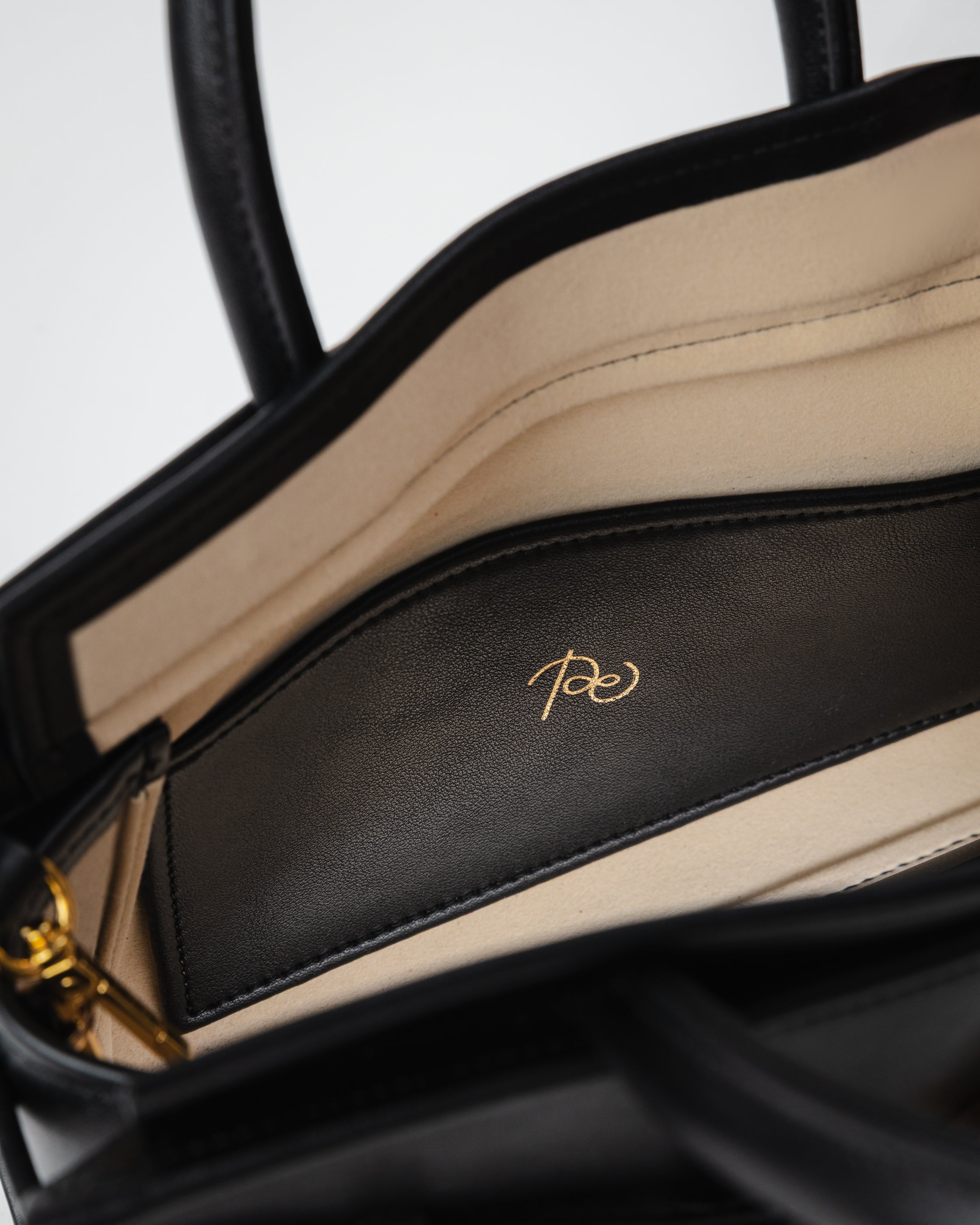 Object №03 Bag Small w czarnym